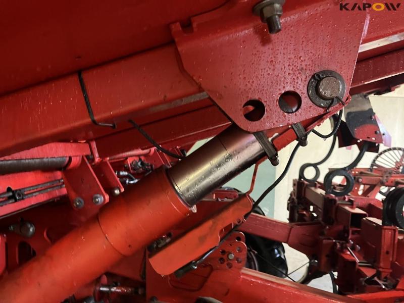 Grimme GL860 compact 8 row potato planter 11