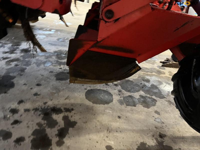 Grimme GL860 compact 8 row potato planter 29