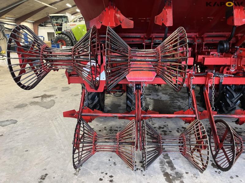 Grimme GL860 compact 8 row potato planter 38