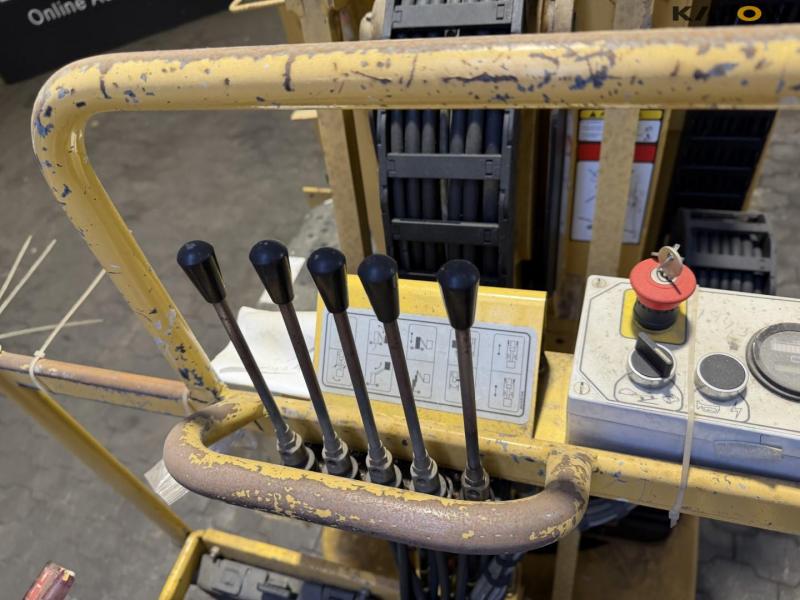 Grove manlift toucon 860 lift 13