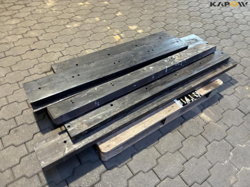 Rubber pads for scraper blade 2