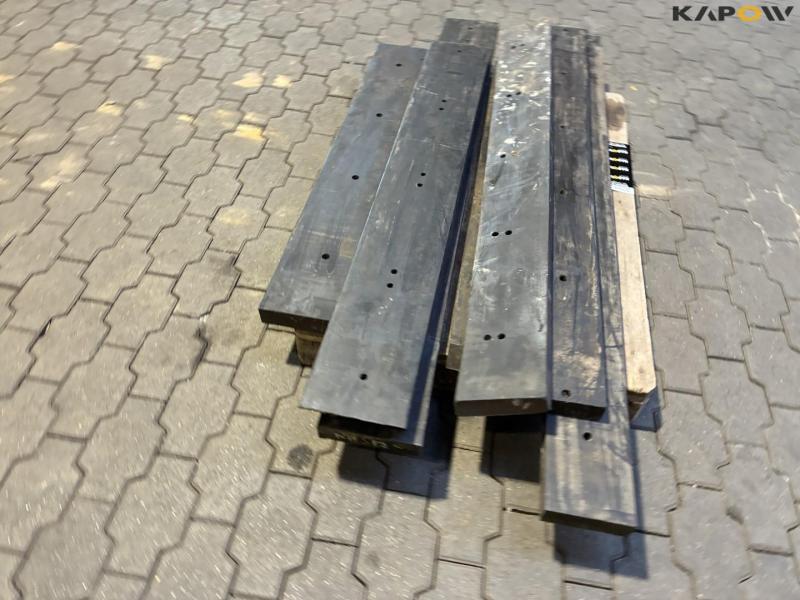 Rubber pads for scraper blade 3