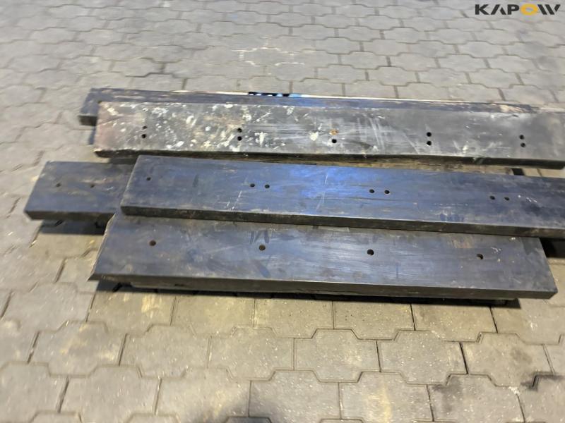 Rubber pads for scraper blade 4