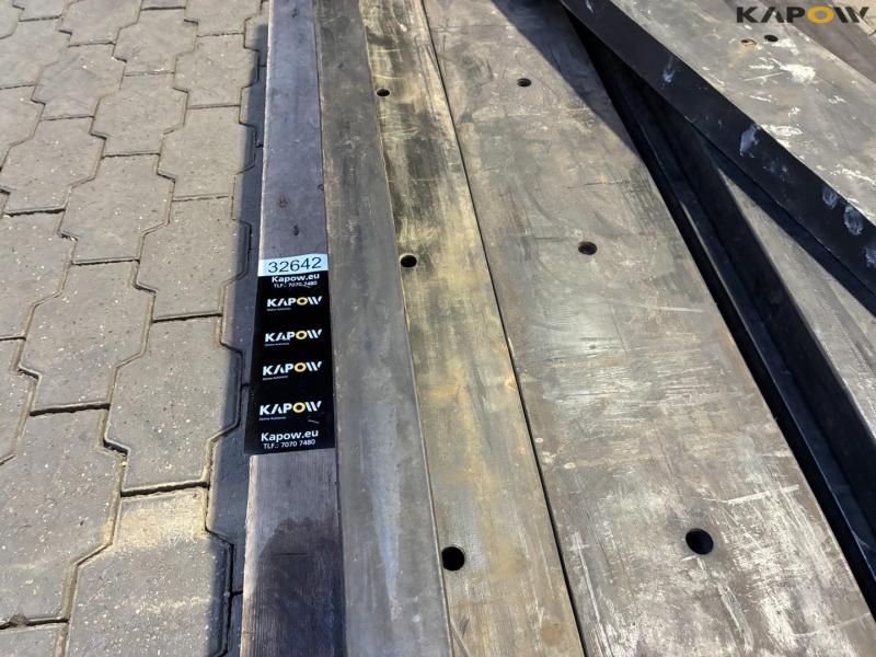 Rubber pads for scraper blade 10