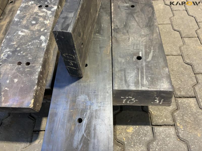 Rubber pads for scraper blade 12