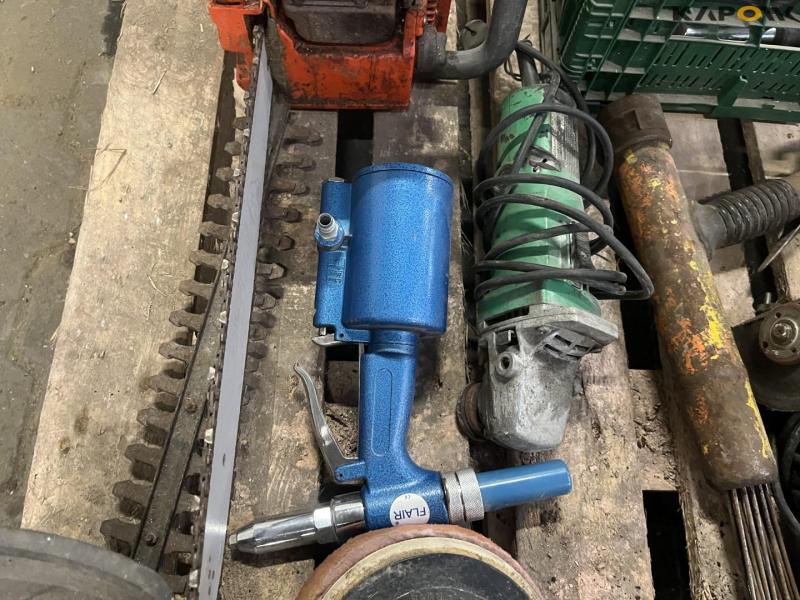 Hand tools and chainsaw 13