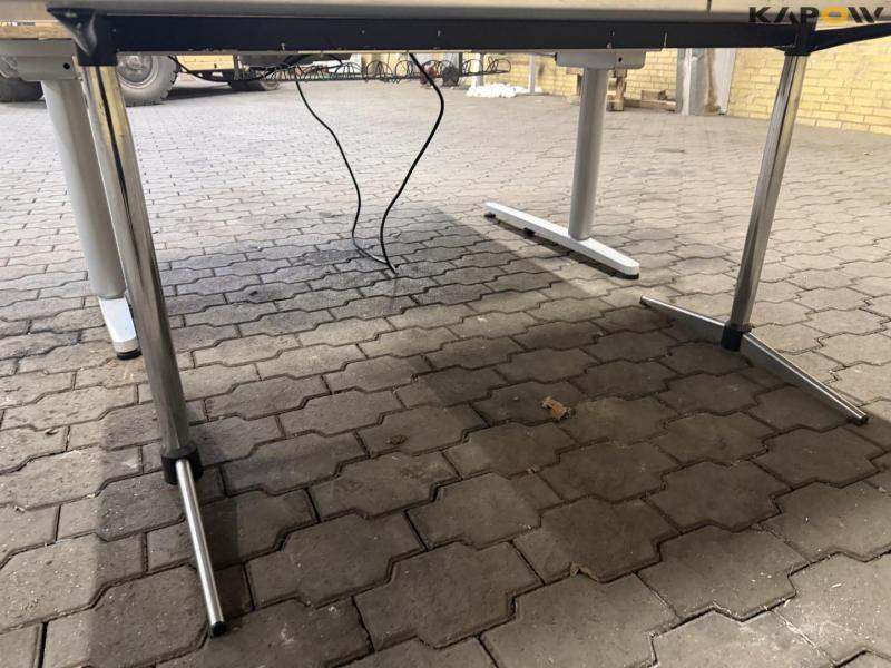 Raise/lower table + desk 9