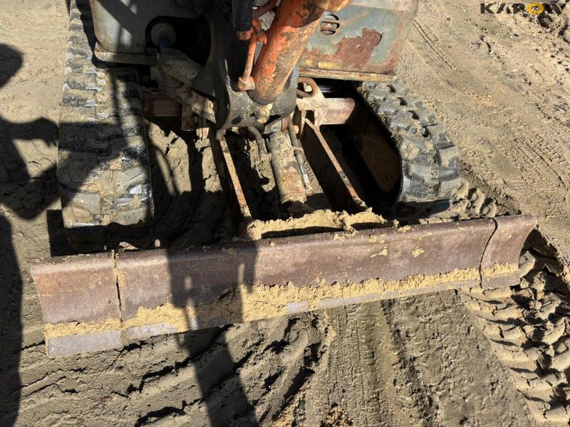 Haitachi ZAXIS 18 mini excavator 27