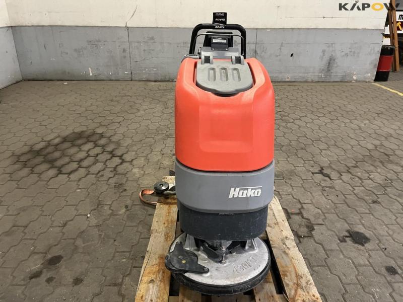 Hakomatic B30 CL floor scrubber 2