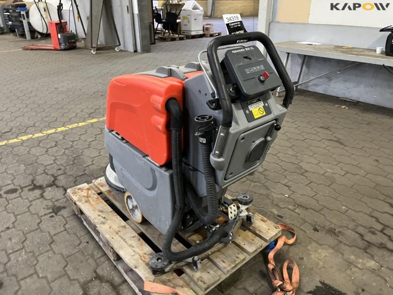 Hakomatic B30 CL floor scrubber 7