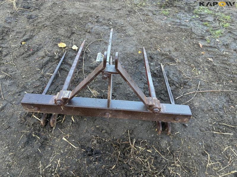 Straw handle for three-point hitch 6