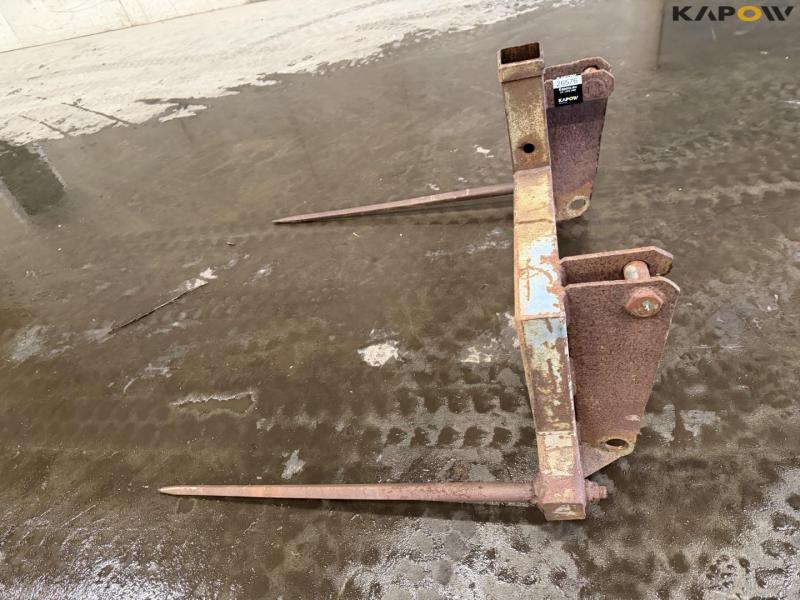 Straw spear with Bobcat hitch 8