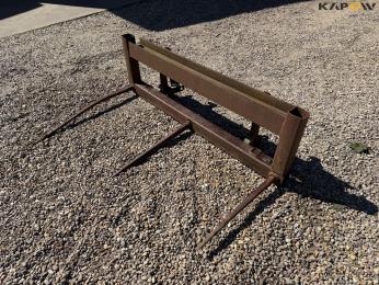 Straw spear with Euro hitch