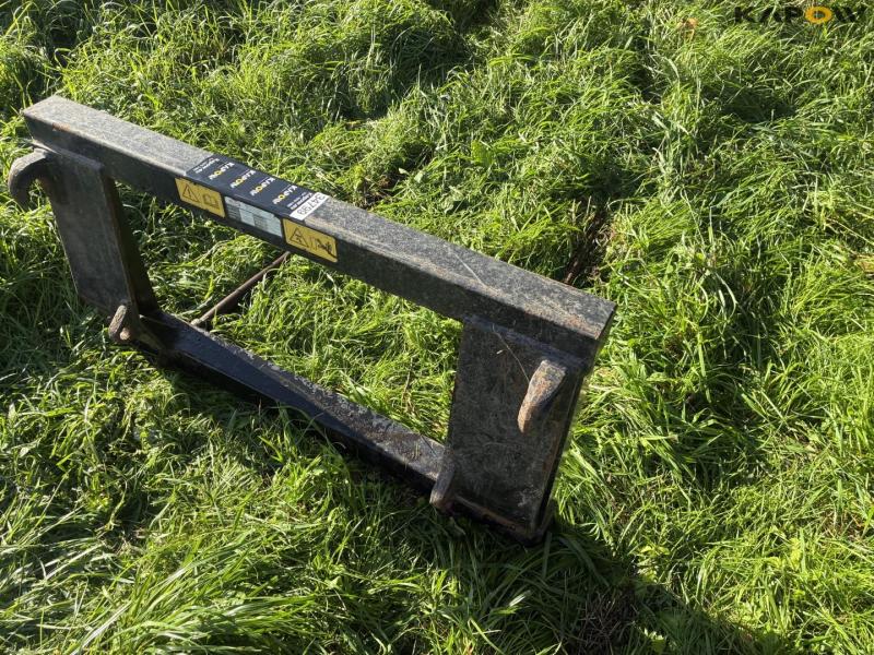 Straw spear with Euro hitch 3