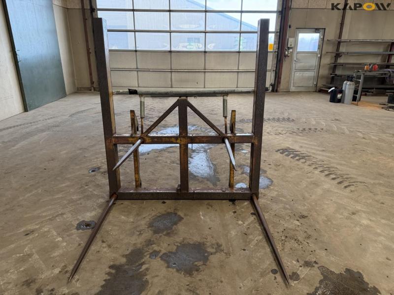 Straw spear with Volvo hitch 2