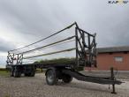 Straw wagon with hydraulic bale securing 3