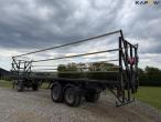 Straw wagon with hydraulic bale securing 6