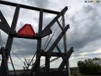 Straw wagon with hydraulic bale securing 24