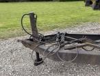 Straw wagon with hydraulic bale securing 28