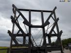 Straw wagon with hydraulic bale securing 33
