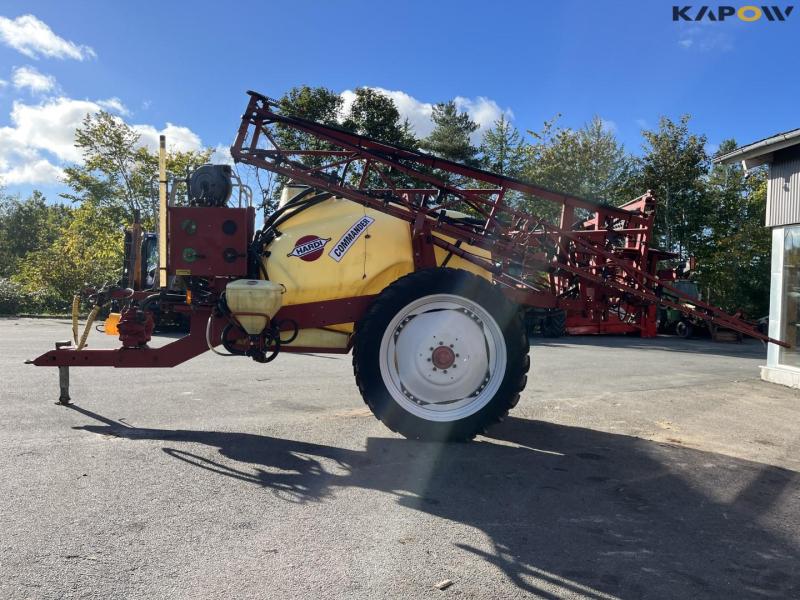 Hardi Commander 2800 trailer sprayer with 20 meter boom 8