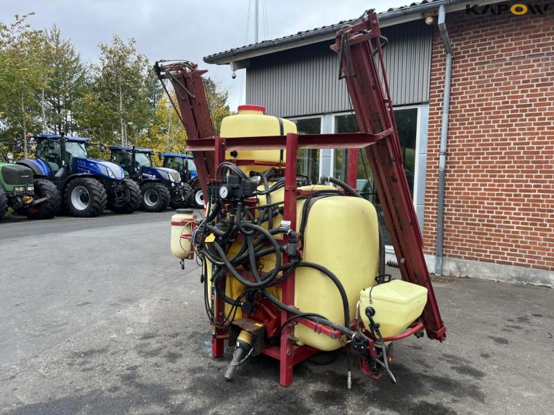 Hardi LX1000 sprayer with 12 meter boom 1