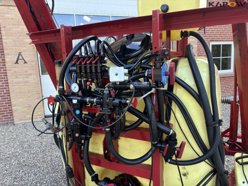 Hardi field sprayer 9