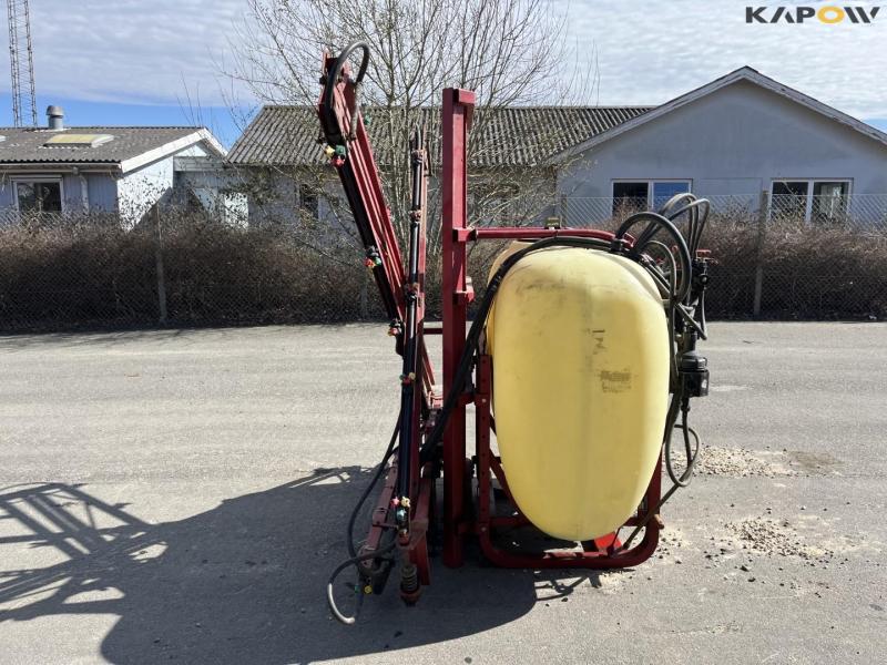 Hardi NK800 field sprayer with 12 meter boom 4