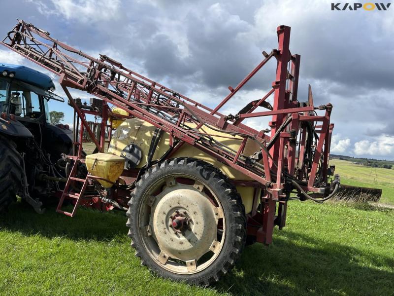 Hardi TZY2400 trailer sprayer with 20 meter boom 6
