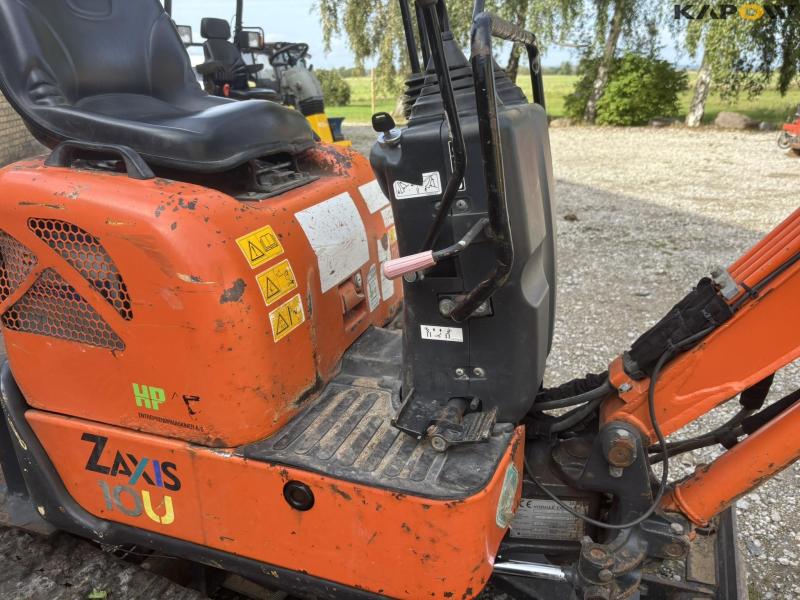 Hitachi Zaxis 10U-2 YSR mini excavator with buckets 27
