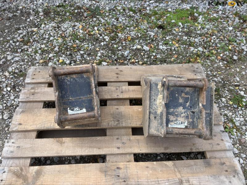 Hitachi Zaxis 10U-2 YSR mini excavator with buckets 54