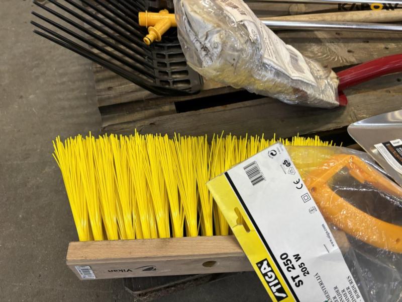 Garden tools - new 16