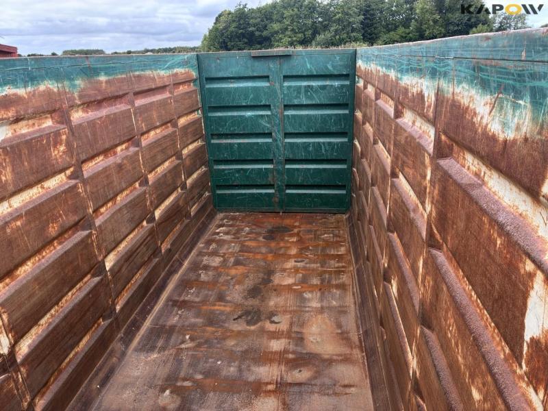 HCF volume container for hook and wire 31