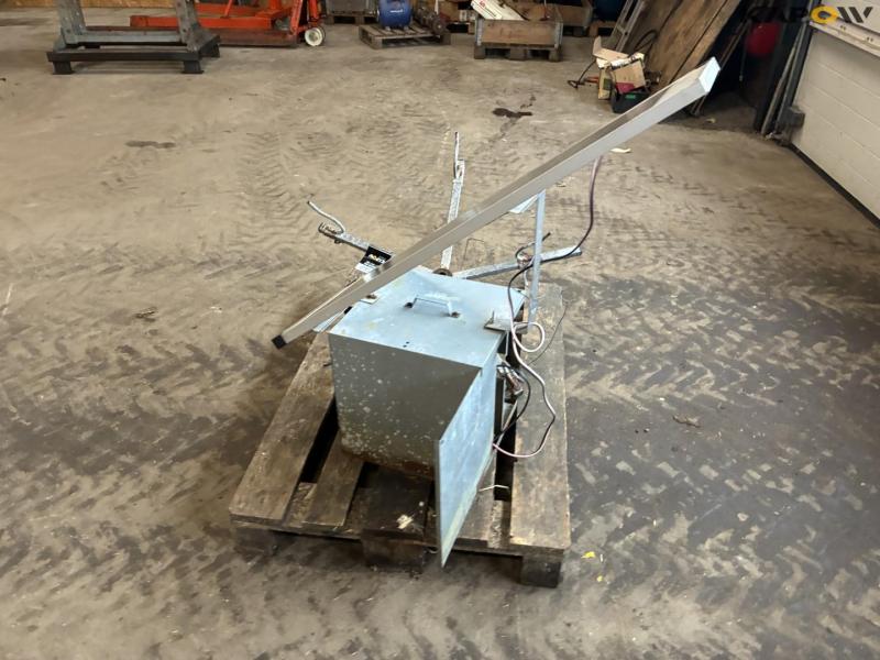 Fence device with solar cells 4