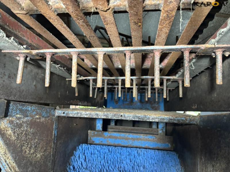 Herborg beet cleaner with elevator 32