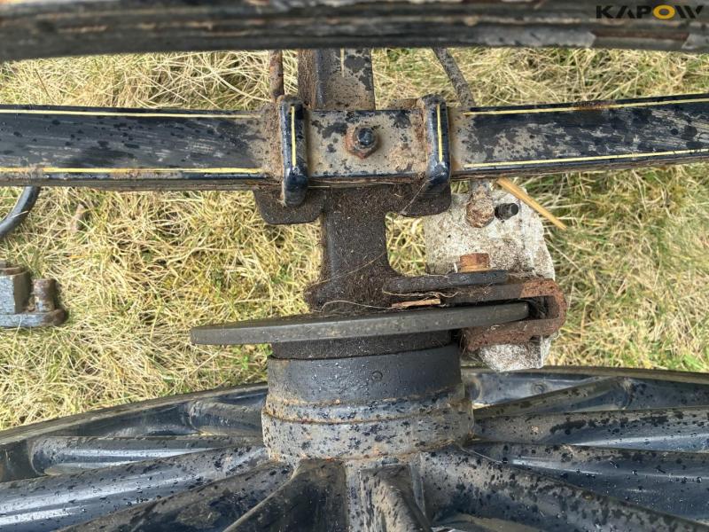 Horse-drawn carriage for two horses 22