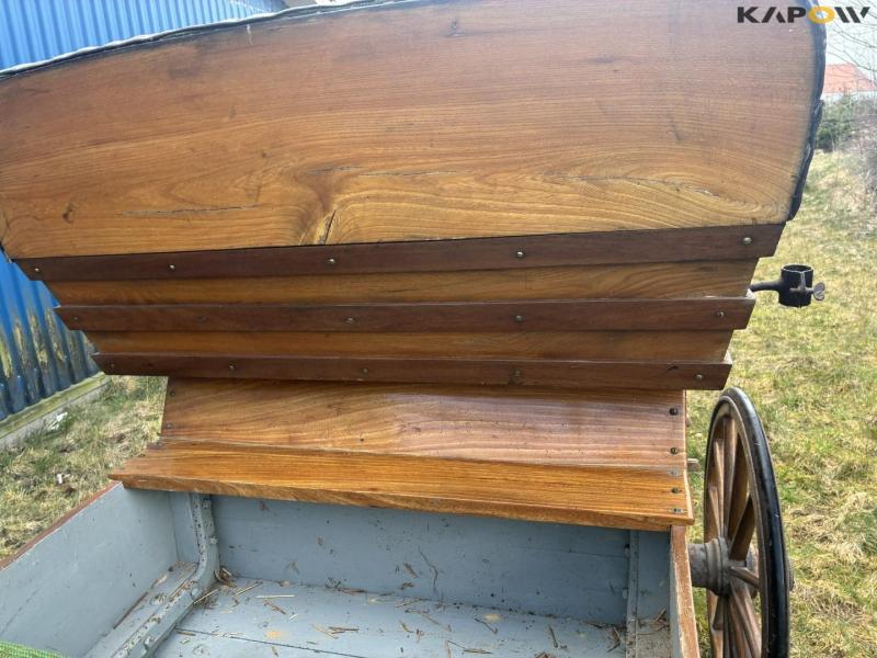 Horse-drawn carriage 13