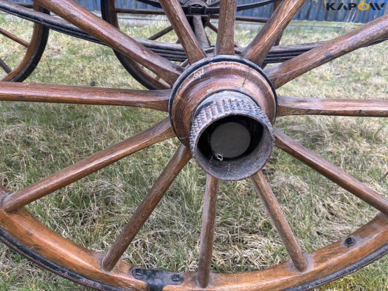 Horse-drawn carriage 22