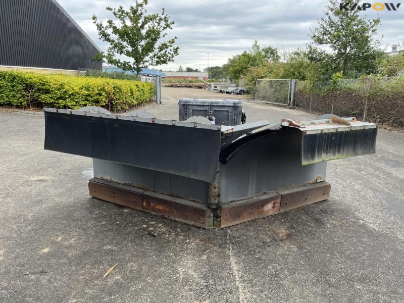 Hi Holms PV-3.2 pointed snow plow 2