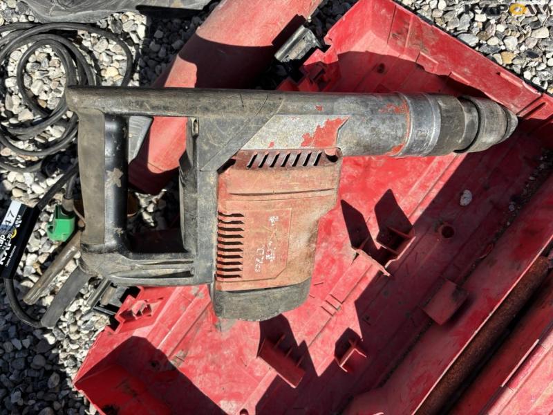 Hilti TE75 concrete hammer 9