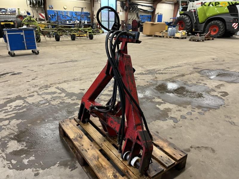 Hitch with three-point suspension 5