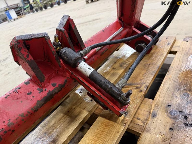 Three-point hitch 15