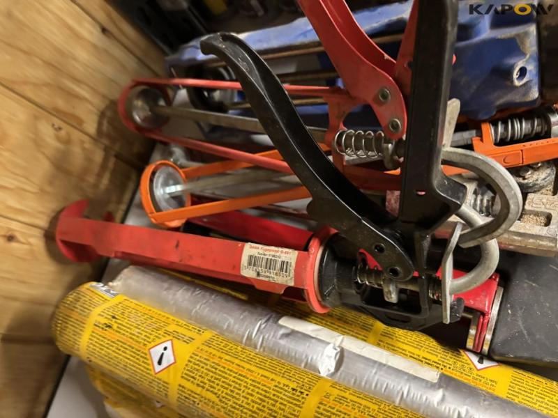 Auxiliary materials 62