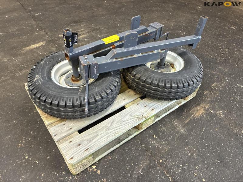 Wheels with hub and support legs 1