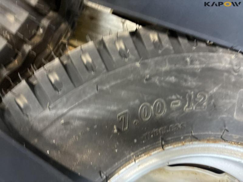 Wheels with hub and support legs 10