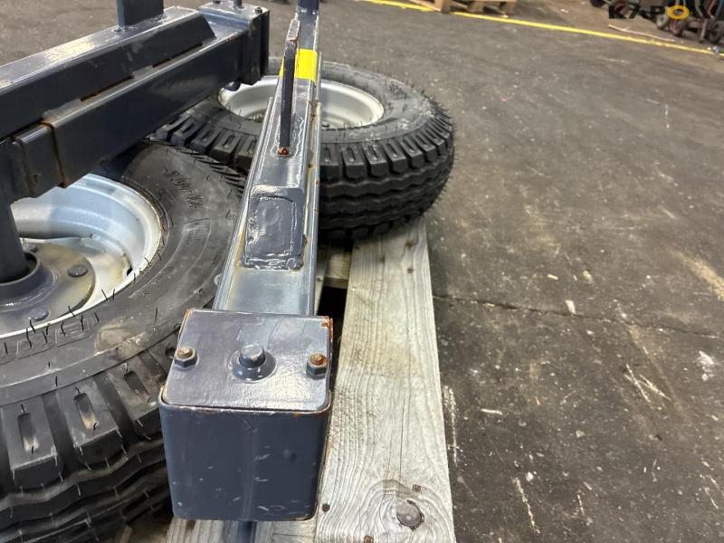 Wheels with hub and support legs 23