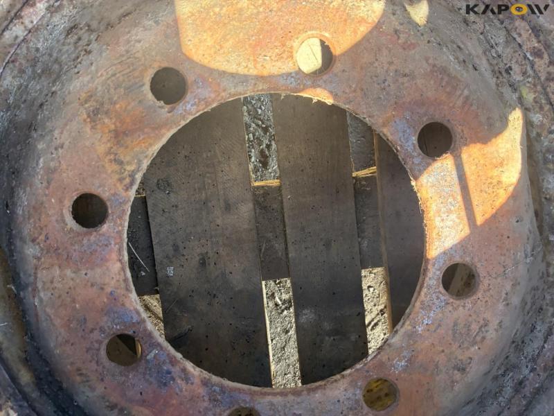 Wheel with unused tire 11