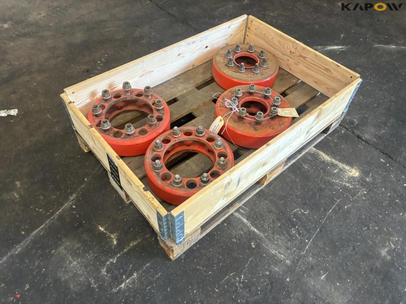 Wheel spacers for Claas 1