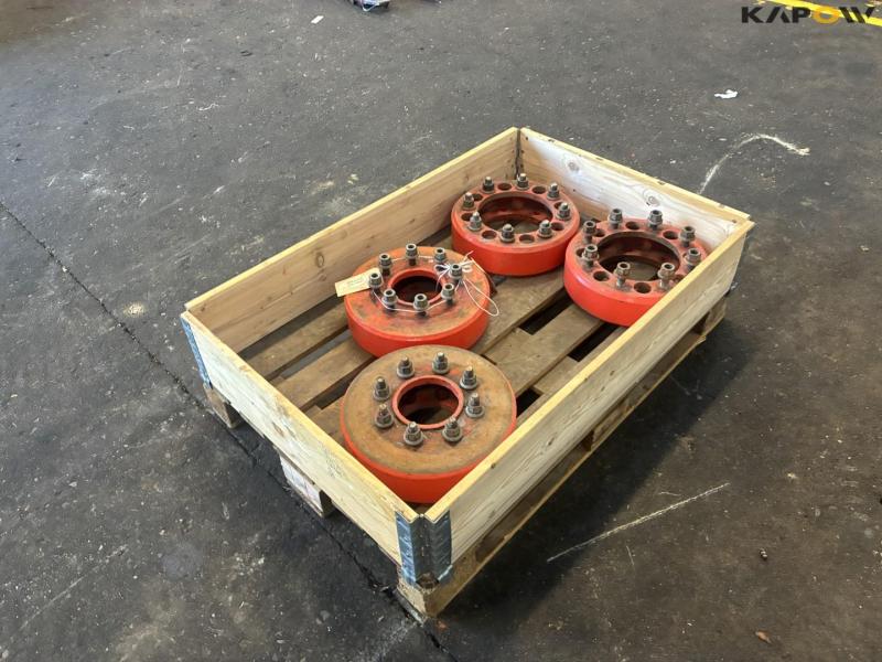 Wheel spacers for Claas 5