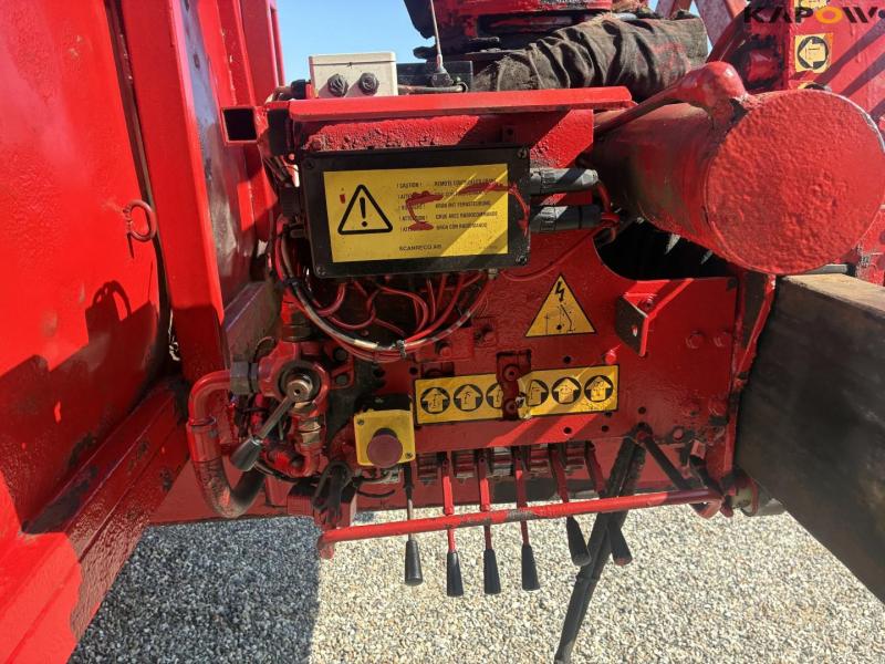 HMF 1560 K3 crane on skid steer 13